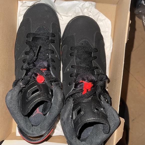 Jordan 6 infrared , big kid sneaker . Perfect condition - Picture 2 of 3